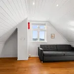 펜션 Sunny Terrace In Centre - Charming House