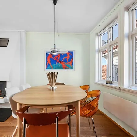 Sunny Terrace In Centre - Charming House Vakantiehuis *