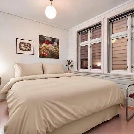 Sunny Terrace In Centre - Charming House بيت للعطل