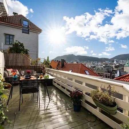 Semesterbostad Sunny Terrace In Centre - Charming House *