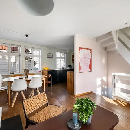 Sunny Terrace In Centre - Charming House 펜션 베르겐