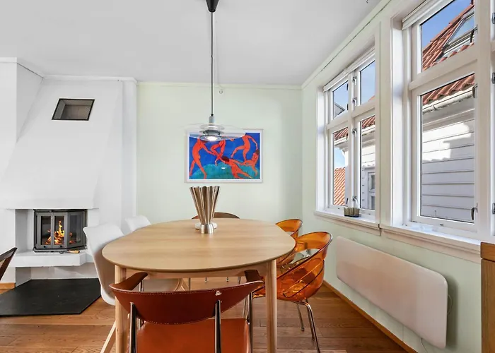 Sunny Terrace In Centre - Charming House Vakantiehuis *