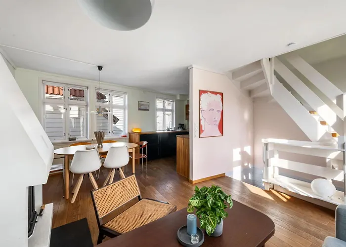 Sunny Terrace In Centre - Charming House Vakantiehuis Bergen