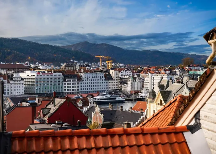 Sunny Terrace In Centre - Charming House Vakantiehuis Bergen
