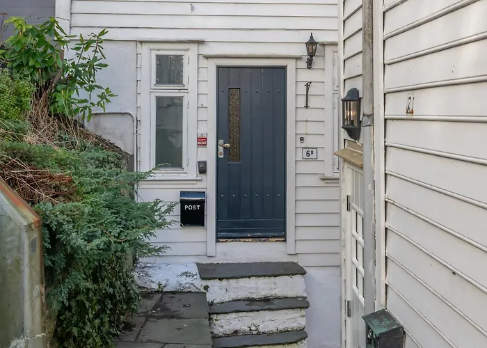 Sunny Terrace In Centre - Charming House Vakantiehuis Bergen